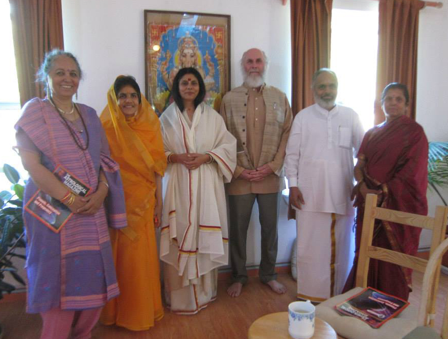 With Smt. Umarni, Dr. Frawley, Smt. Shambavi, Swamini Svatmavidyananda and Smt. Komilla Sutton in Grass Valley.